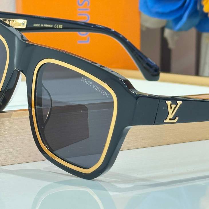 Picture of Louis Vuitton Sunglasses _SKUfw76702848fw